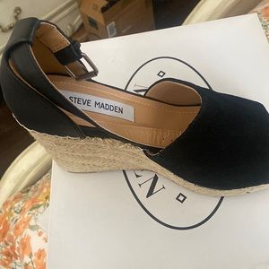 New never worn beautiful suede black